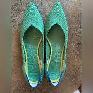 Rothys green flats, like new condition!! Size 8.5